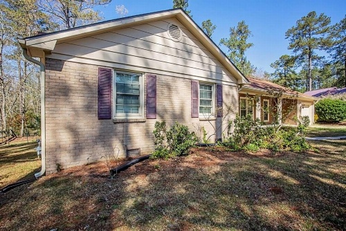 Enjoy the centrally located Mcfadyen Guest House image 2