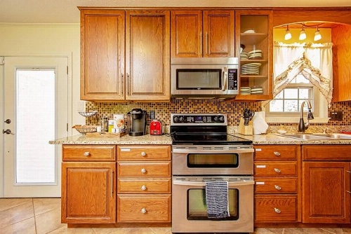 Enjoy the centrally located Mcfadyen Guest House image 3