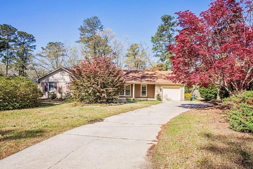 Enjoy the centrally located Mcfadyen Guest House image 4